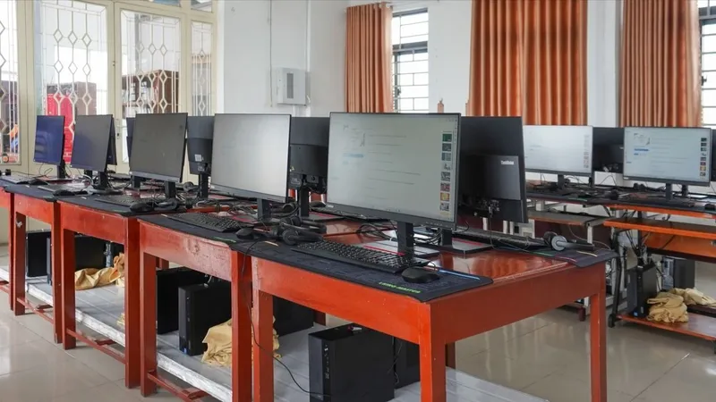 Phòng Máy tính mới tại trường Tình Thương Tân Sơn Nhì.
