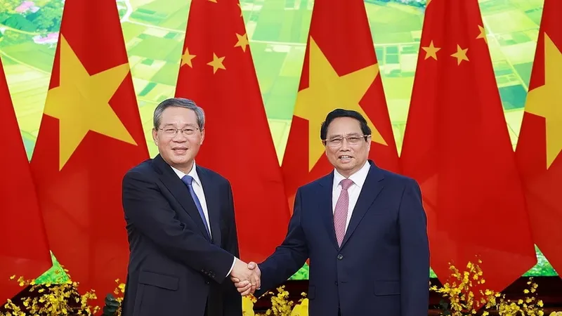 Thủ tướng Phạm Minh Chính và Thủ tướng Trung Quốc Lý Cường. Ảnh: TTXVN