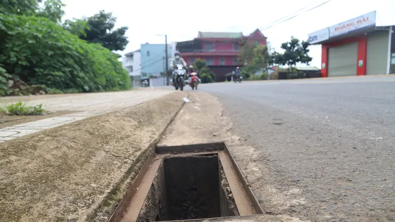 “Bẫy” nắp cống trên tỉnh lộ