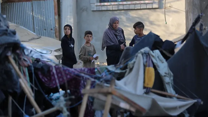 Cảnh đổ nát sau vụ ném bom của Israel tại Deir al-Balah, Dải Gaza, ngày 30-10-2024