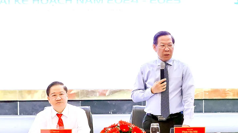 Chủ tịch UBND TPHCM Phan Văn Mãi phát biểu tại Hội nghị sơ kết Thỏa thuận hợp tác phát triển kinh tế - xã hội giữa TPHCM với các tỉnh, thành phố vùng ĐBSCL giai đoạn 2023-2024 và triển khai Kế hoạch hợp tác giai đoạn 2024-2025