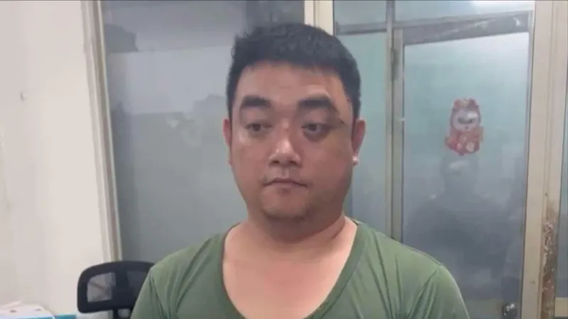Bắt tài xế ô tô đánh người đi xe máy giữa trung tâm TPHCM
