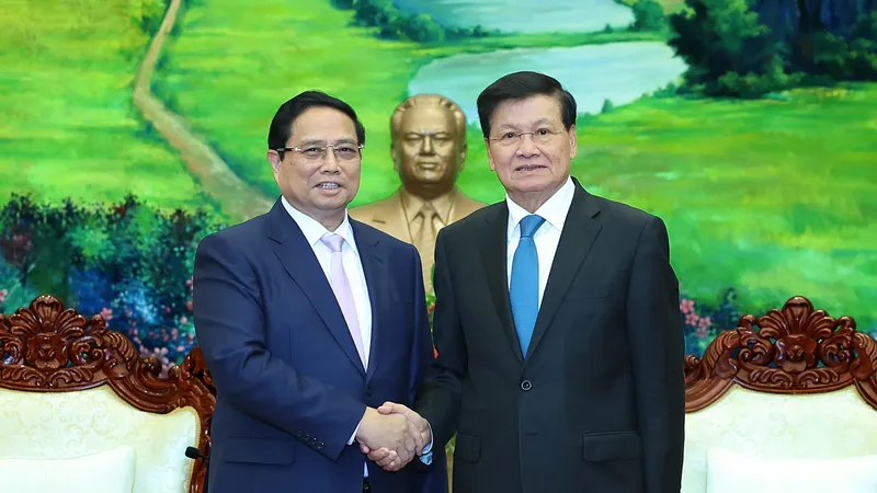 Sáng 10-1, tại thủ đô Vientiane (Lào), Thủ tướng Phạm Minh Chính hội kiến Tổng Bí thư, Chủ tịch nước Lào Thongloun Sisoulith. Ảnh: TTXVN