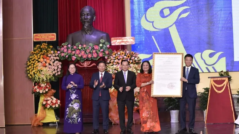 Phó Thủ tướng Lê Thành Long phát biểu tại Lễ kỷ niệm 125 năm Ngày thành lập tỉnh Bến Tre