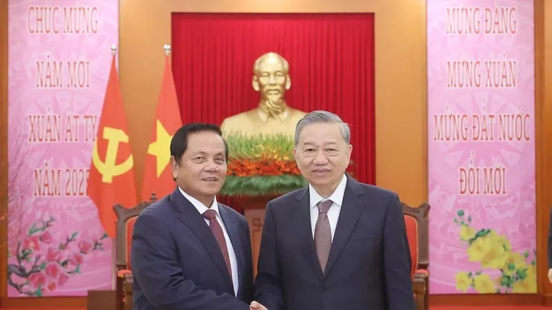 Tổng Bí thư Tô Lâm và ông Ouch Borith, Ủy viên Ban Thường vụ Trung ương CPP, Phó Chủ tịch thứ Nhất Thượng viện Campuchia. Ảnh: TTXVN