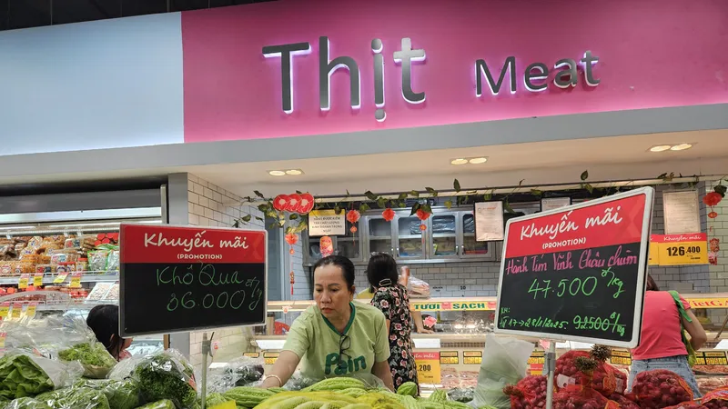 Nhiều sản phẩm được giảm giá mạnh tại siêu thị Co.opmart