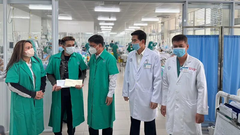Ban Tuyên giáo và Dân vận Thành ủy TPHCM thăm nhạc sĩ Lư Nhất Vũ và NSND Thanh Tuấn