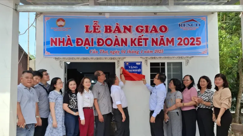 Nhiều doanh nghiệp TPHCM hỗ trợ xóa nhà tạm, nhà dột nát ở ĐBSCL