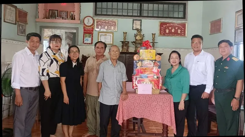 Chủ nhiệm Ủy ban Kiểm tra Thành ủy TPHCM Trần Kim Yến thăm, tri ân ông Hồ Văn Công