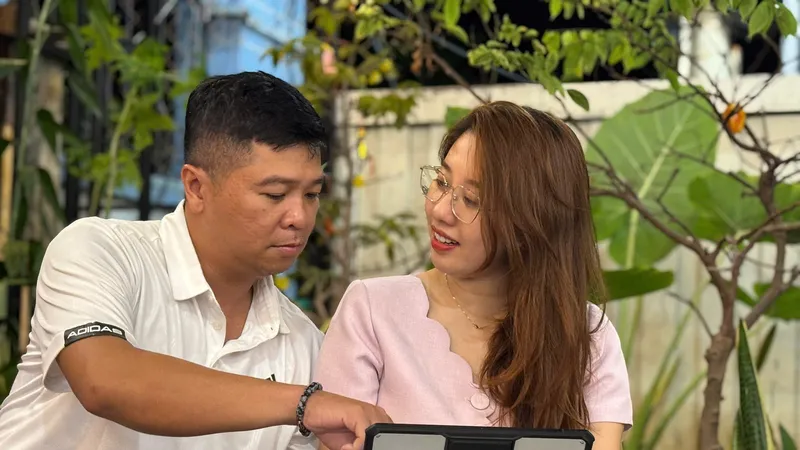 Thẳng thắn chia sẻ, dung hòa mọi vấn đề trong cuộc sống giúp gìn giữ niềm tin yêu và hạnh phúc gia đình. Ảnh: DŨNG PHƯƠNG