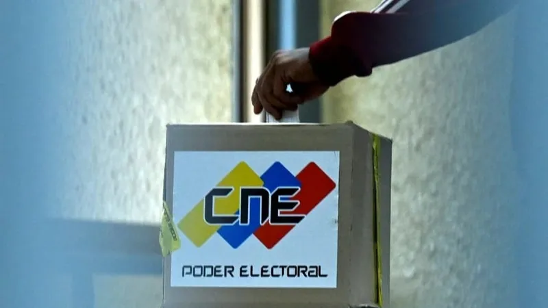 Cử tri bỏ phiếu trong cuộc bầu cử Tổng thống tại điểm bầu cử ở Caracas, Venezuela, ngày 28-7-2024. Ảnh: THX/TTXVN