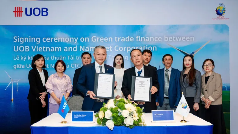 UOB Việt Nam vừa ký kết Thỏa thuận tín dụng thương mại xanh với Công ty CP Nam Việt (NAVICO). Ảnh: Minh Huy