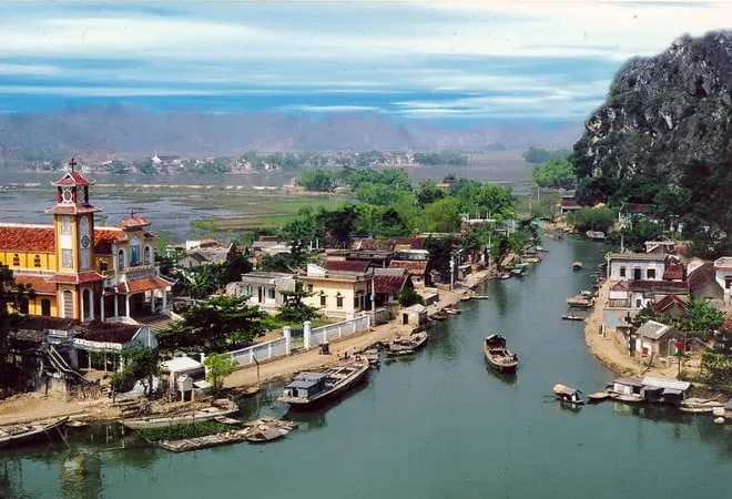 Đường vào khu du lịch suối khoáng Kênh Gà. Nguồn: ninhbinh.gov.vn