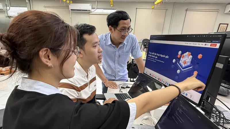 Lập trình viên của Công ty Pila tìm hiểu về nền tảng Blockchain quốc gia