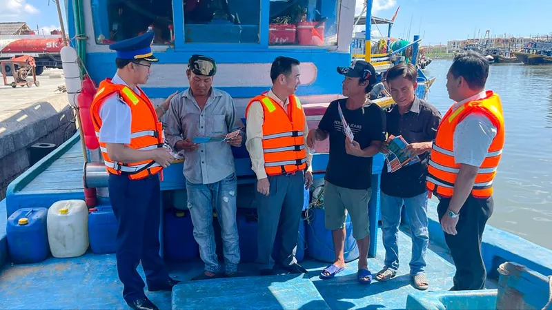 Vùng Cảnh sát biển 3 phát động thi đua cao điểm chống khai thác IUU