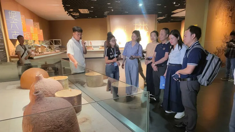 Đoàn báo chí Việt Nam tham quan Bảo tàng gốm Khâm Châu và Trung tâm AI Trung Quốc – ASEAN