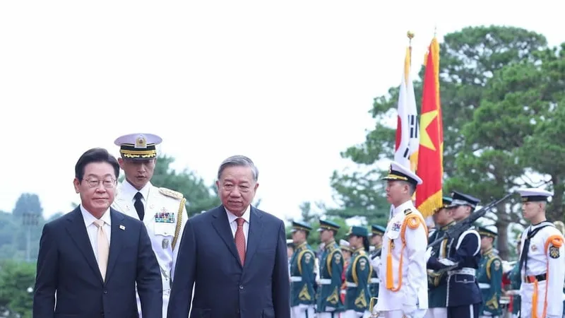 Tổng thống Lee Jae Myung chủ trì Lễ đón Tổng Bí thư Tô Lâm thăm cấp Nhà nước Đại Hàn Dân Quốc. Ảnh: TTXVN