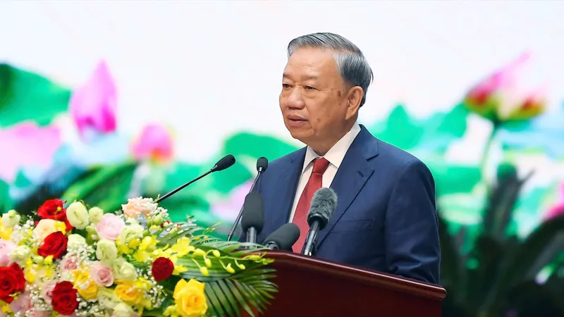 Giữ vững đoàn kết, thống nhất ý chí và hành động, lấy lợi ích của dân tộc, nhân dân làm tối thượng