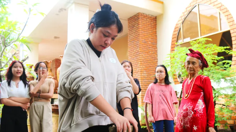 Làng gốm Bàu Trúc đón 2.000 lượt du khách/ngày