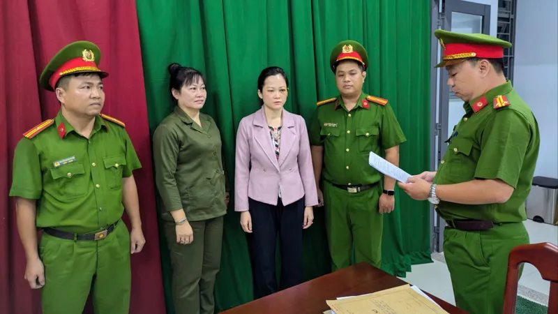Tạm giữ hình sự chủ cơ sở nha khoa Tuyết Chinh