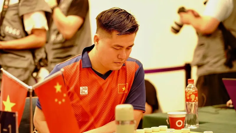 Lại Lý Huynh giành ngôi vô địch cờ tiêu chuẩn cá nhân nam tại Giải vô địch Cờ tướng thế giới 2025. Ảnh: P.MINH