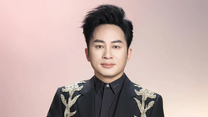 Ca sĩ Tùng Dương cùng nhóm bạn ủng hộ 1 tỷ đồng hỗ trợ 5 tỉnh miền Trung khắc phục hậu quả bão số 10