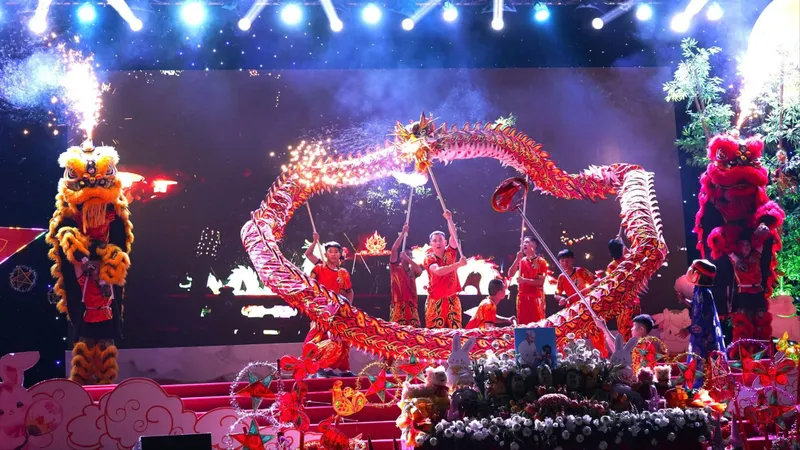 Rực rỡ đêm hội “Trung thu Thành cổ Sơn Tây - Xứ Đoài”