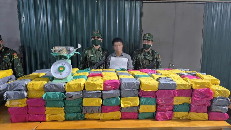 Quảng Trị: Bắt giữ 2 đối tượng người Lào, thu giữ 500kg ma túy