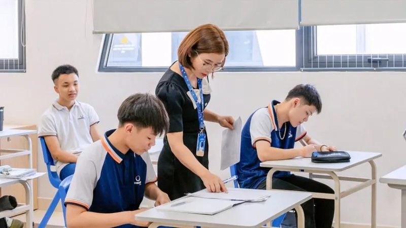 Học sinh xúc phạm giáo viên, bạn bè có thể bị cách ly khỏi môi trường học