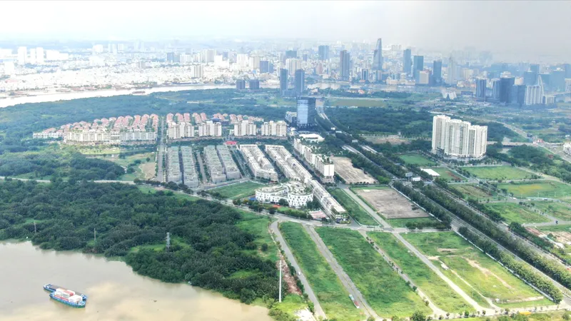  Khu đất tại khu đô thị Thủ Thiêm, TPHCM. Ảnh: HOÀNG HÙNG