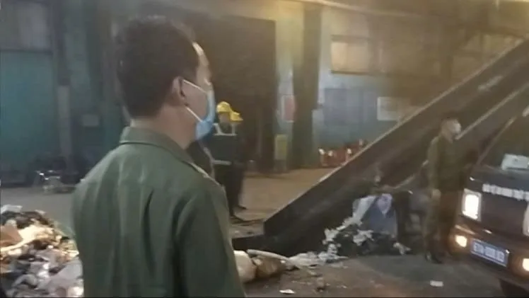 Lãnh đạo UBND phường Bến Cát (TPHCM): Xác đà điểu được tiêu hủy đúng quy trình