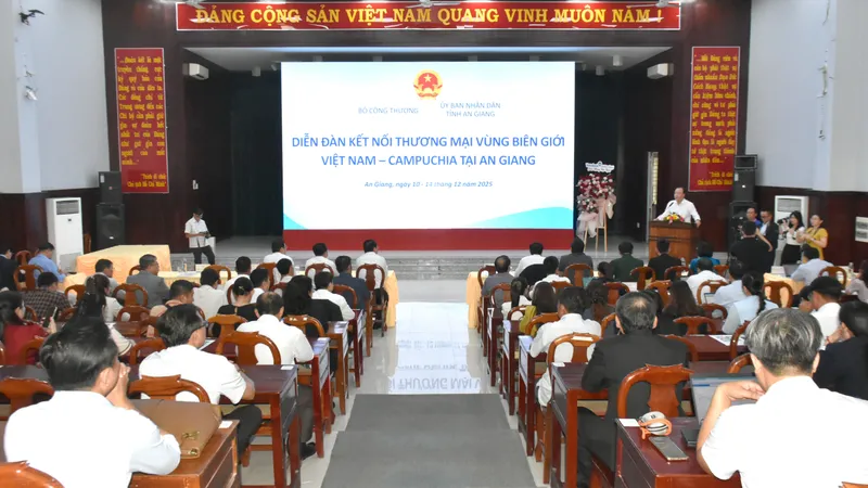 Tạo thuận lợi thông quan, thúc đẩy thương mại biên giới Việt Nam – Campuchia