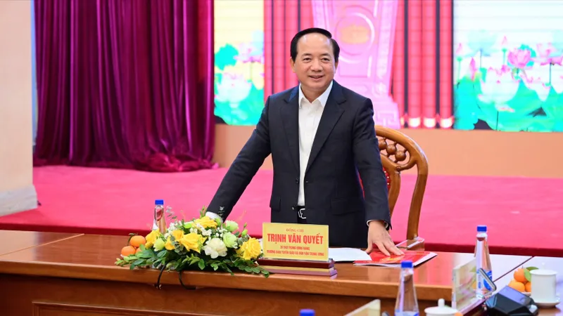 Đồng chí Trịnh Văn Quyết, Bí thư Trung ương Đảng, Trưởng Ban Tuyên giáo và Dân vận Trung ương phát biểu tại cuộc làm việc. Ảnh: ĐỖ TRUNG