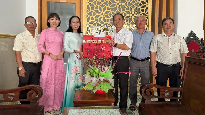 Lãnh đạo Ủy ban MTTQ Việt Nam TPHCM thăm, chúc mừng các chức sắc tôn giáo