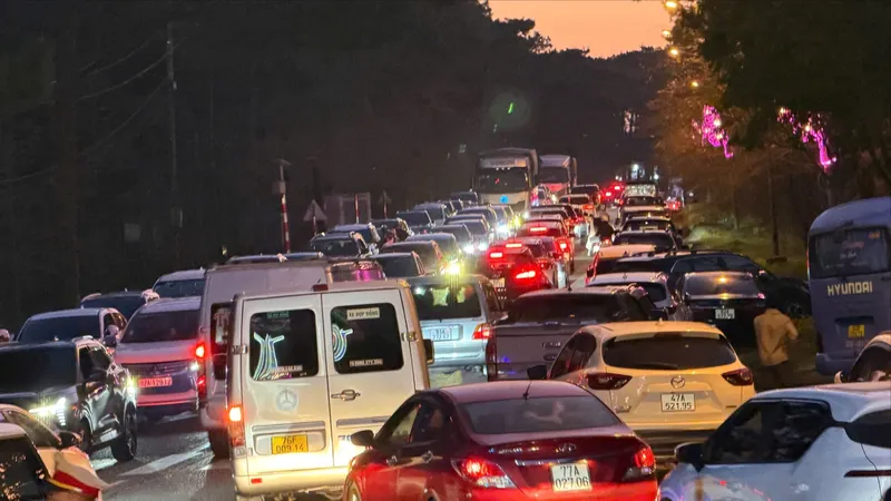 Măng Đen đông nghịt khách ngày đầu năm mới