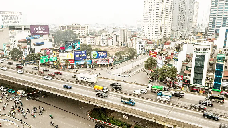 Đường Vành đai 3 trên cao và Nguyễn Xiển (phường Hạ Đình) thông thoáng hơn khi cấm xe tải trên 2 tấn