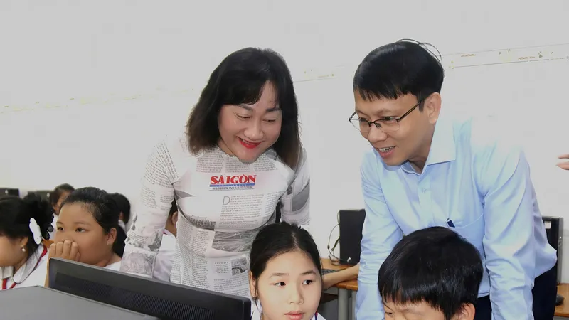 Mang hơi ấm mùa xuân về vùng lũ miền Trung