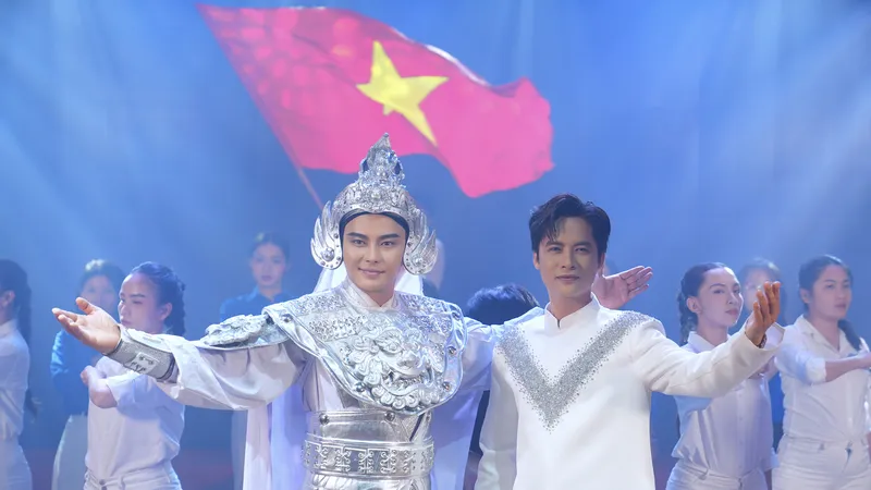 Ca sĩ Minh Sang kết hợp NSƯT Võ Minh Lâm đưa cải lương vào hành khúc "Rực sáng sức trẻ Việt Nam"