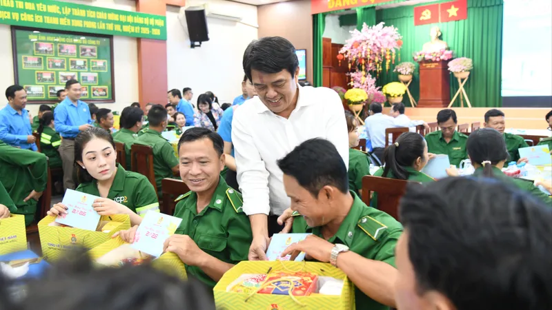 Chăm lo Tết đến hơn 300 đoàn viên, người lao động Công ty TNHH MTV Dịch vụ công ích Thanh niên xung phong