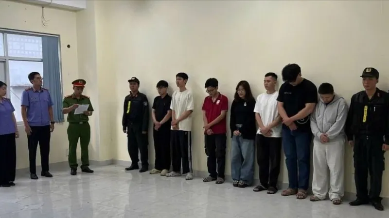 Triệt phá đường dây buôn bán thuốc lá điện tử quy mô lớn