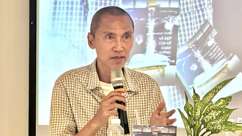 Nhà văn Nguyễn Ngọc Thuần và ấn phẩm mới nhất Vẻ đẹp của kẻ chán chường vừa được giới thiệu đến bạn đọc