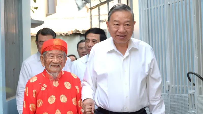 Tổng Bí thư Tô Lâm thăm, chúc tết nhà nghiên cứu Nguyễn Đình Tư