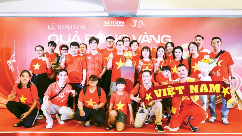Người hâm mộ đến dự Gala trao giải Quả bóng vàng Việt Nam 2025
