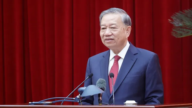 Tổng Bí thư Tô Lâm phát biểu tại cuộc gặp mặt thành viên Tiểu ban chuẩn bị Đại hội XIV của Đảng và Ban Chỉ đạo Tổng kết 40 năm đổi mới. Ảnh: TTXVN