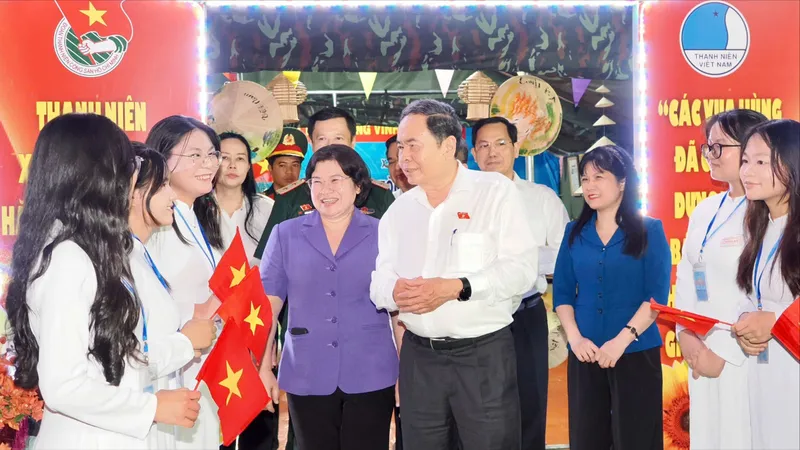 Chủ tịch Quốc hội Trần Thanh Mẫn dự hội trại tòng quân 2026 tại xã Đông Thạnh