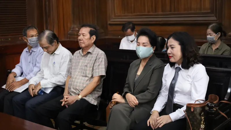 Xét xử sơ thẩm vụ án xảy ra tại Tập đoàn Công nghiệp Cao su Việt Nam