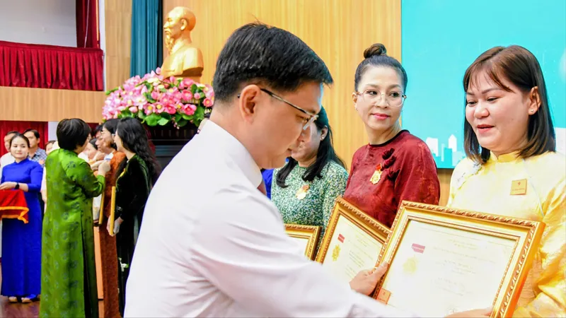 TPHCM khen thưởng nhiều tập thể, cá nhân xuất sắc tại phường An Đông
