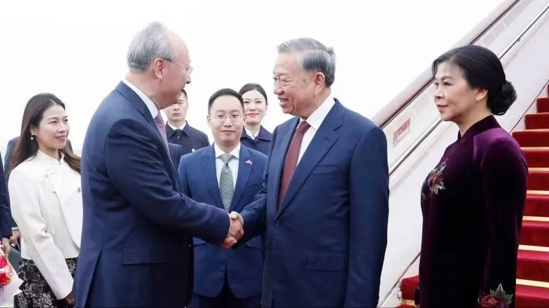 Tổng Bí thư, Chủ tịch nước và Phu nhân bắt đầu thăm cấp Nhà nước đến Trung Quốc