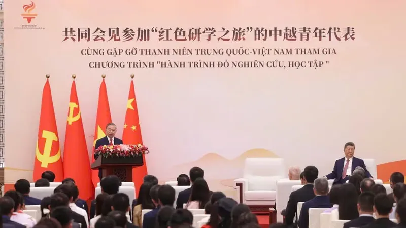 Tổng Bí thư, Chủ tịch nước Tô Lâm phát biểu tại buổi gặp gỡ thanh niên hai nước tham gia chương trình “Hành trình Đỏ nghiên cứu, học tập”. Ảnh: TTXVN