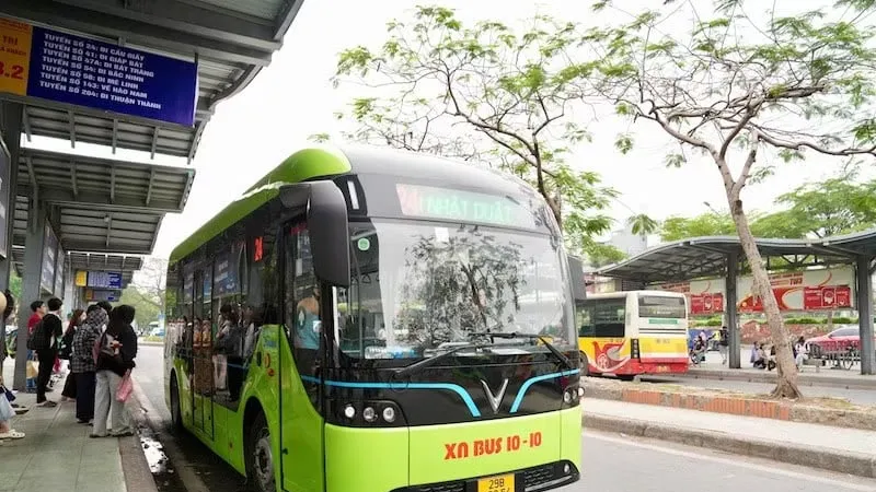 Thêm 53 xe buýt điện phục vụ người dân Hà Nội
